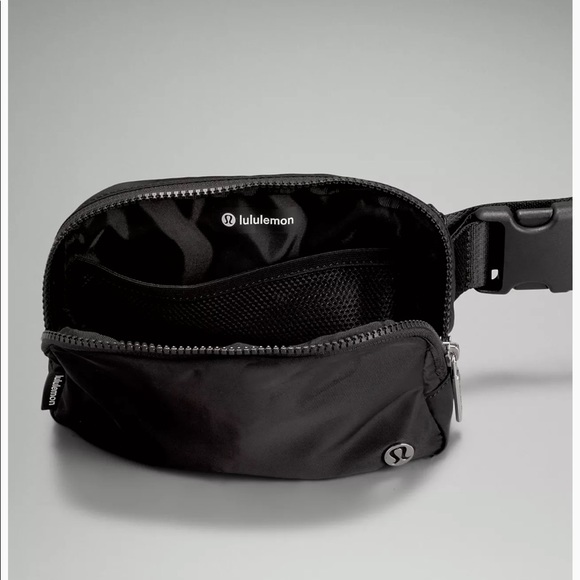 Last one! NWT Lululemon Black Everywhere Belt Bag! - Picture 4 of 12